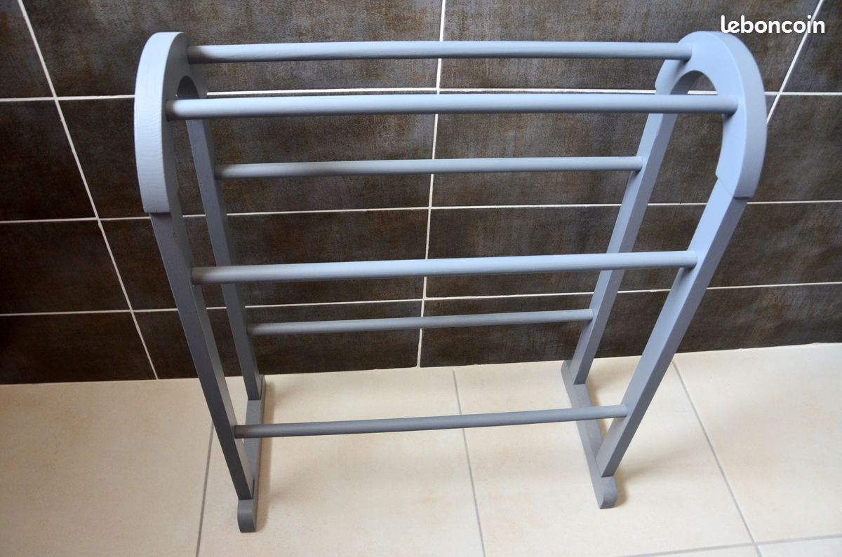 Petit meuble porte-serviettes (image 1)