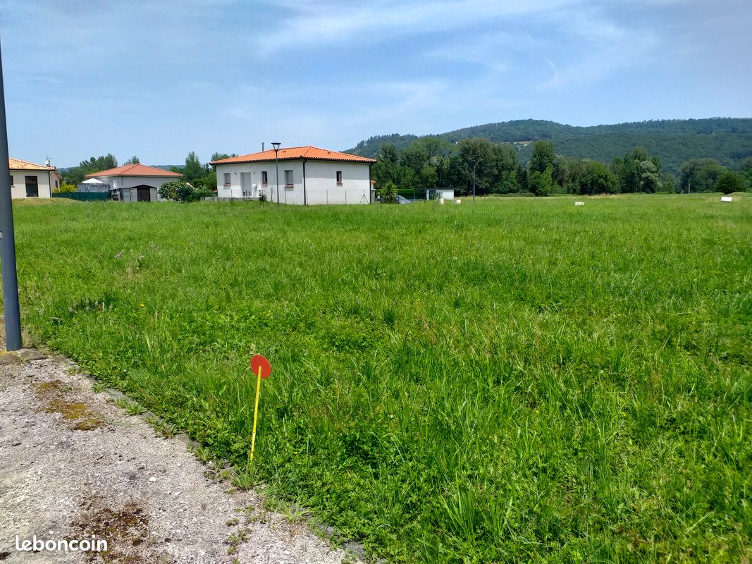 Terrain avec pc accordee et modifiable · à Loures-Barousse · 29 000 €