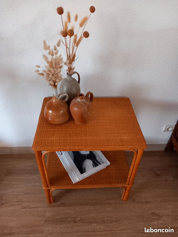 Table d'appoint vintage en rotin (image 2)
