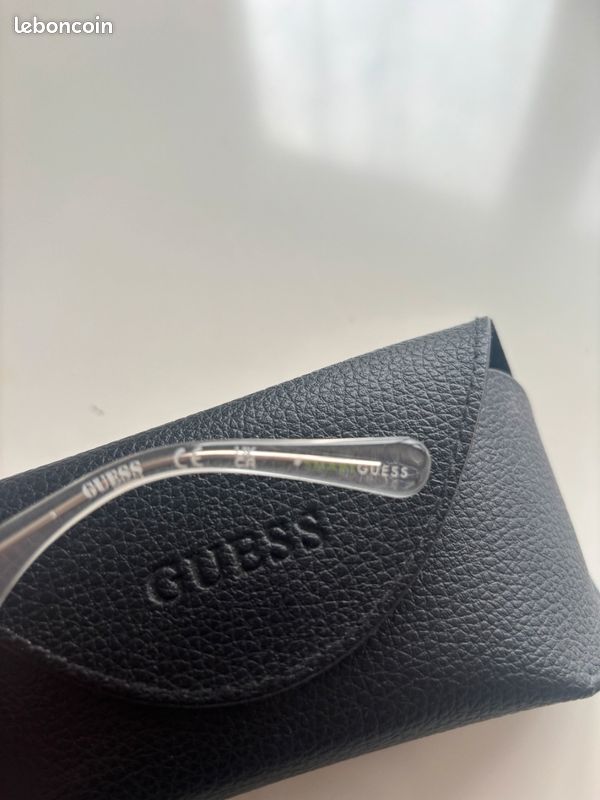 Lunettes de soleil Guess - neuves (image 9)