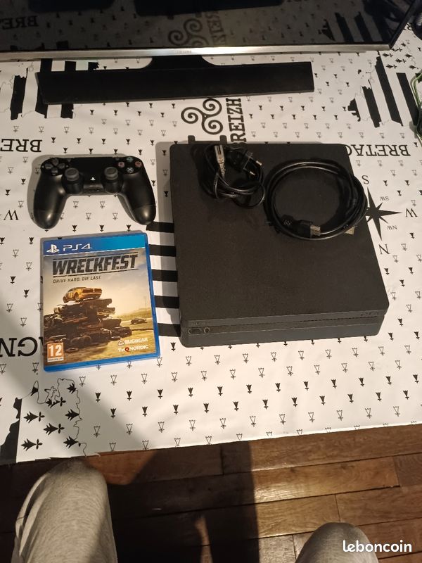 Ps4 slim (image 1)