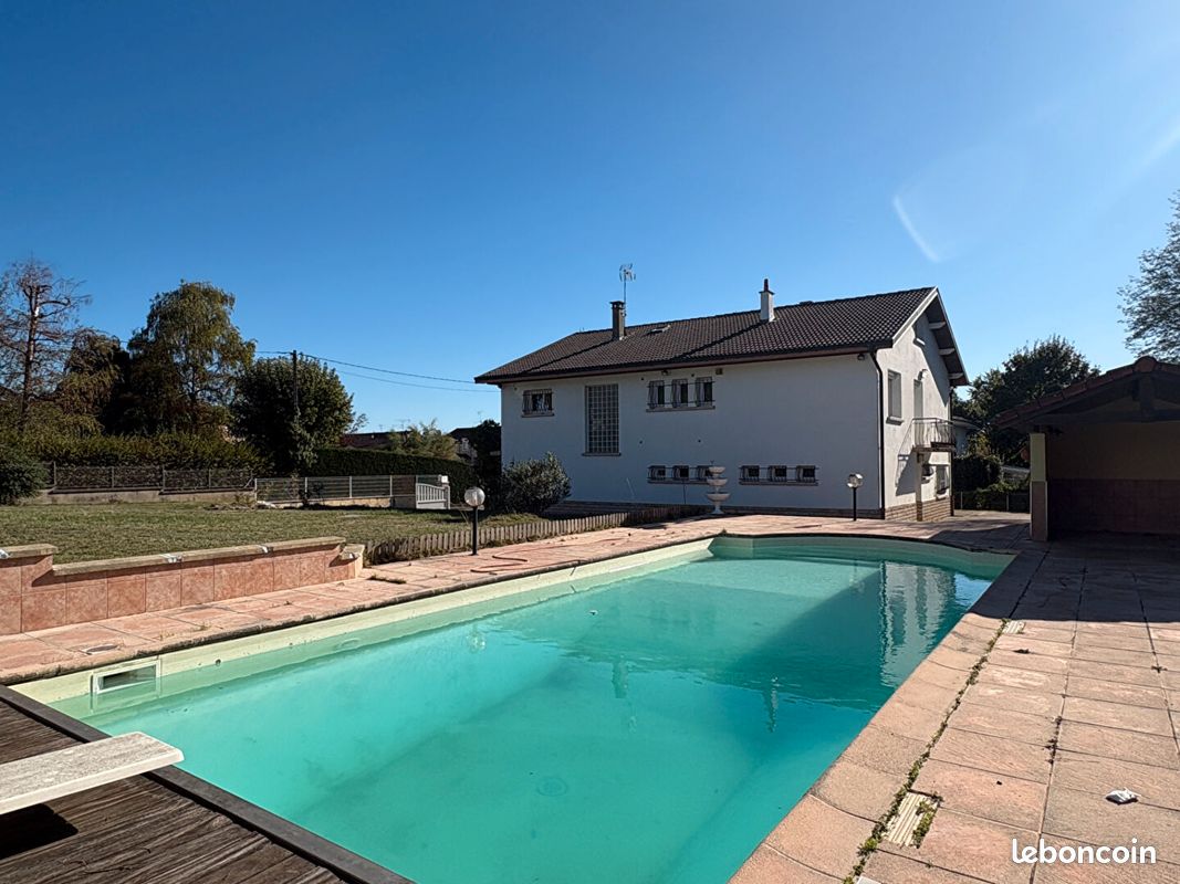 Maison 6 pièces 181 m² · à Bourg-en-Bresse · 181 m² · 1 490 €/mois