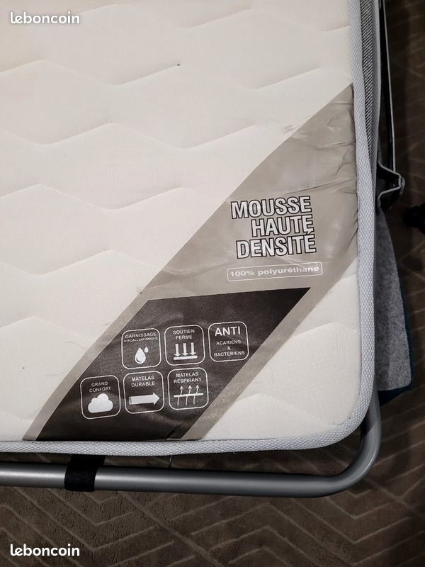 Urgent Canapé convertible scandinave 3 places en tissu bleu paon et bois clair avec matelas 10 cm CREEP (image 5)