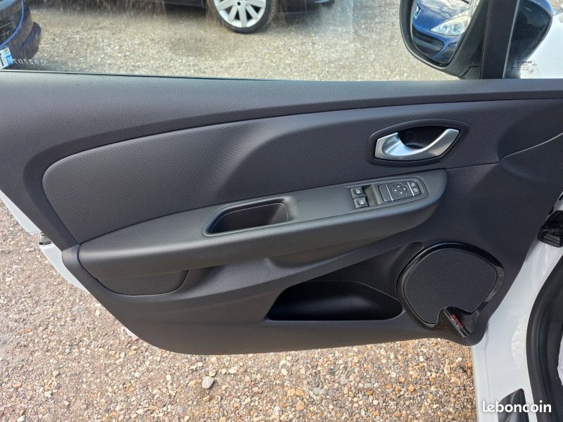 Renault CLIO IV 1.5 DCI 75CH ENERGY LIMITED 5P EURO6C (image 3)
