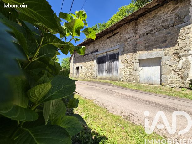 Grange 1 pièce 150 m²