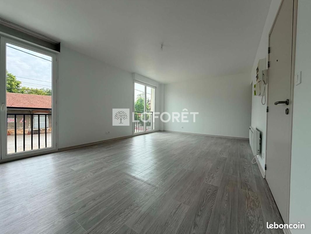 Appartement 5 pièces 100 m² · à Attigny · 100 m² · 660 €/mois