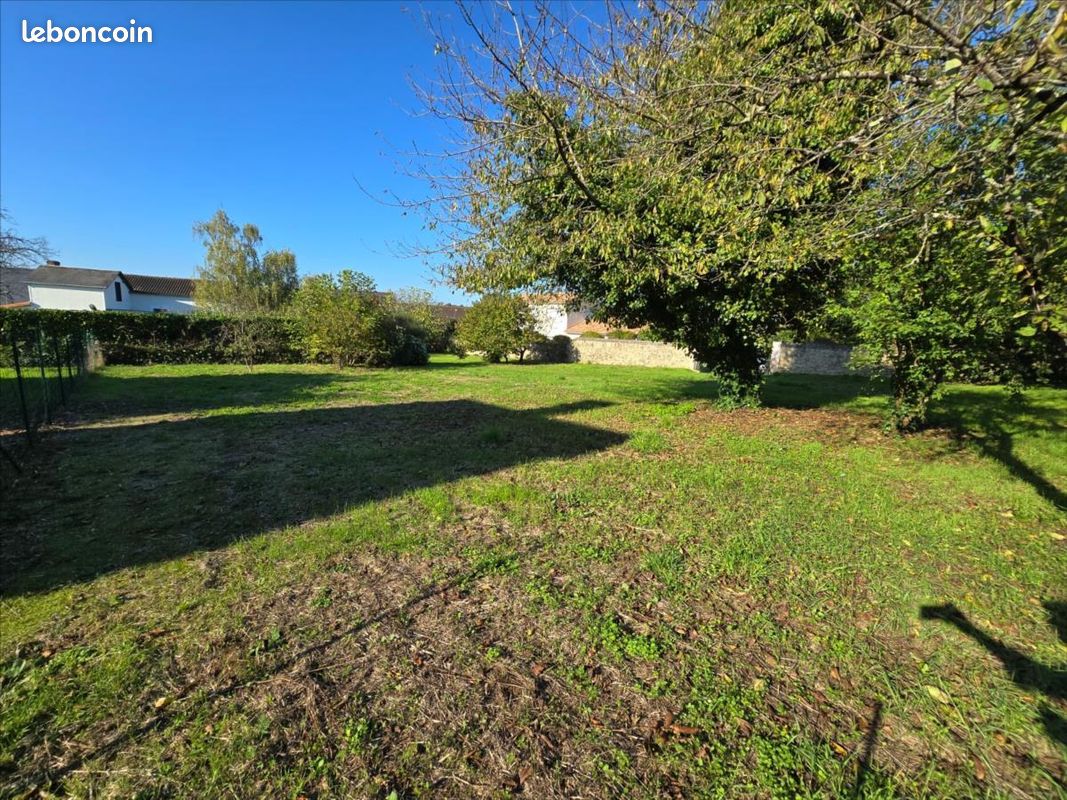 Terrain 1176 m² · à Poitiers · 1 176 m² · 143 100 €