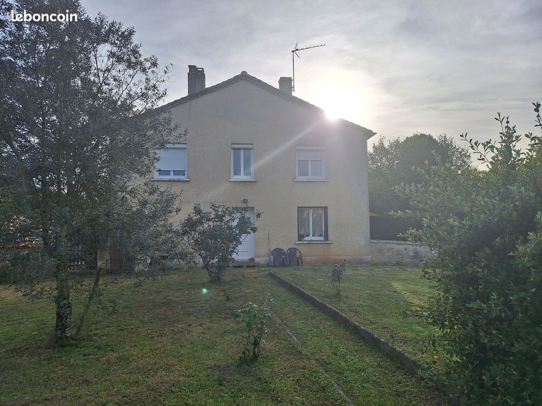 Maison 4 pièces 100 m² · à La Rochefoucauld-en-Angoumois · 100 m² · 168 000 €