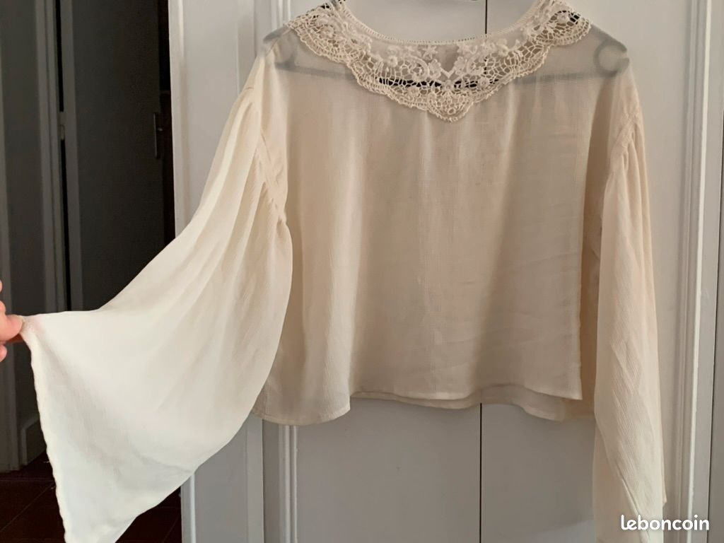 Haut court fluide blanc cassé manches larges dentelle H&M