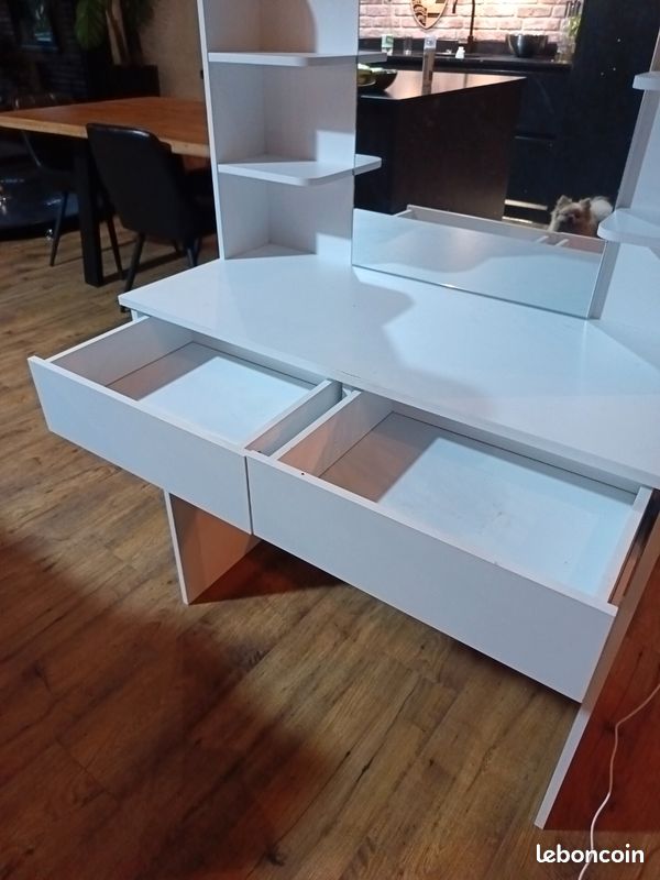 Coiffeuse de chambre (image 2)