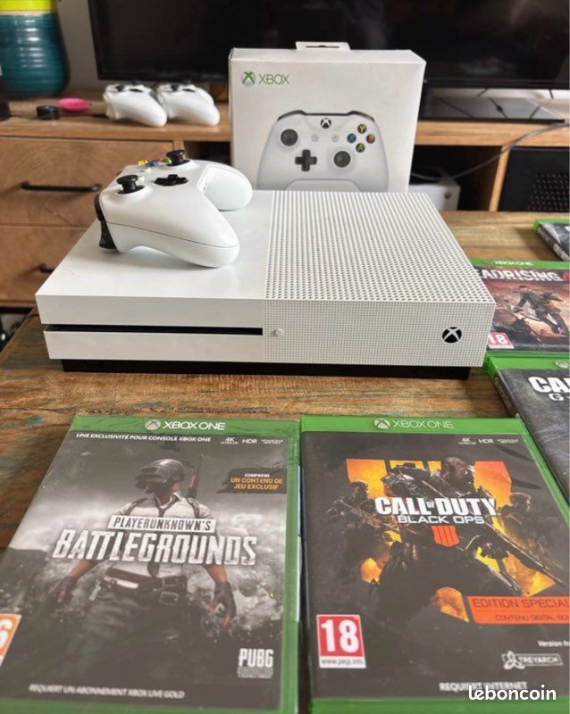 Xbox one s 1 to + manette + 7 jeux - Consoles