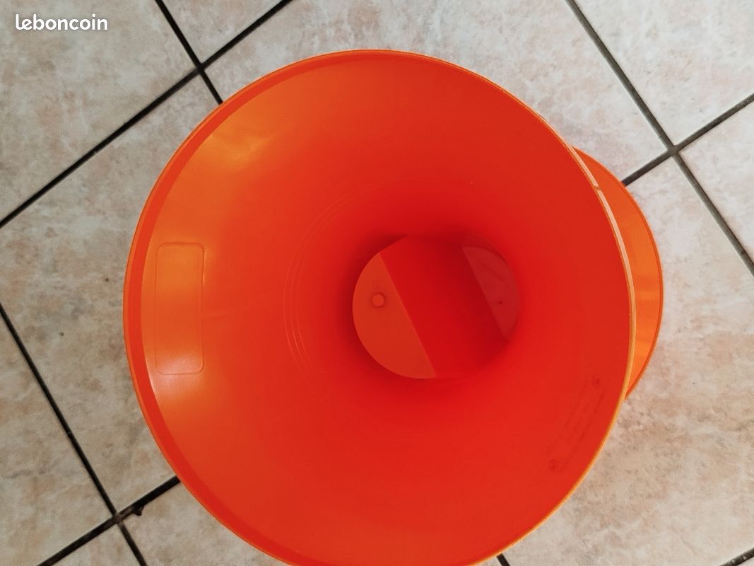 Tabouret plastique année 68 France (image 3)