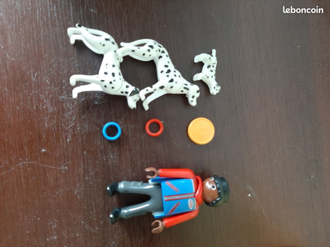 Playmobil maman papa bébé dalmatiens et un promeneur (image 2)