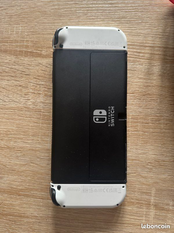 Nintendo Switch OLED blanche + 4 jeux + Joy-Con supplémentaires (image 2)