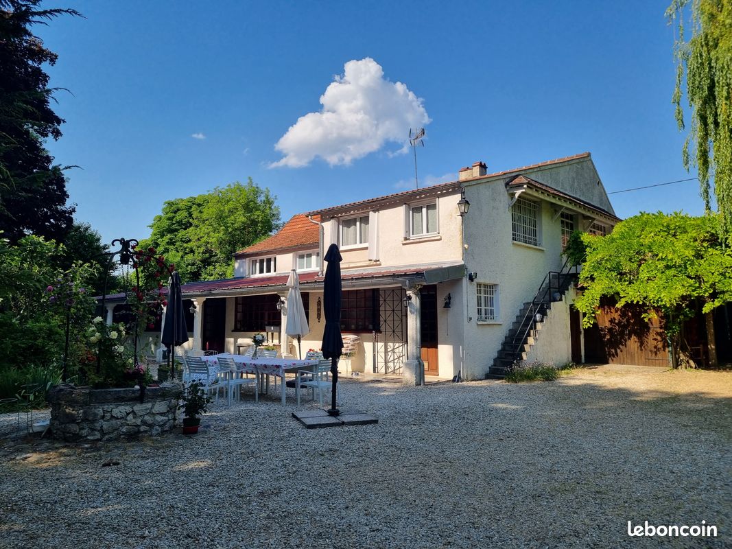 Maison 12 pièces 230 m² · à Bray-sur-Seine · 230 m² · 318 000 €