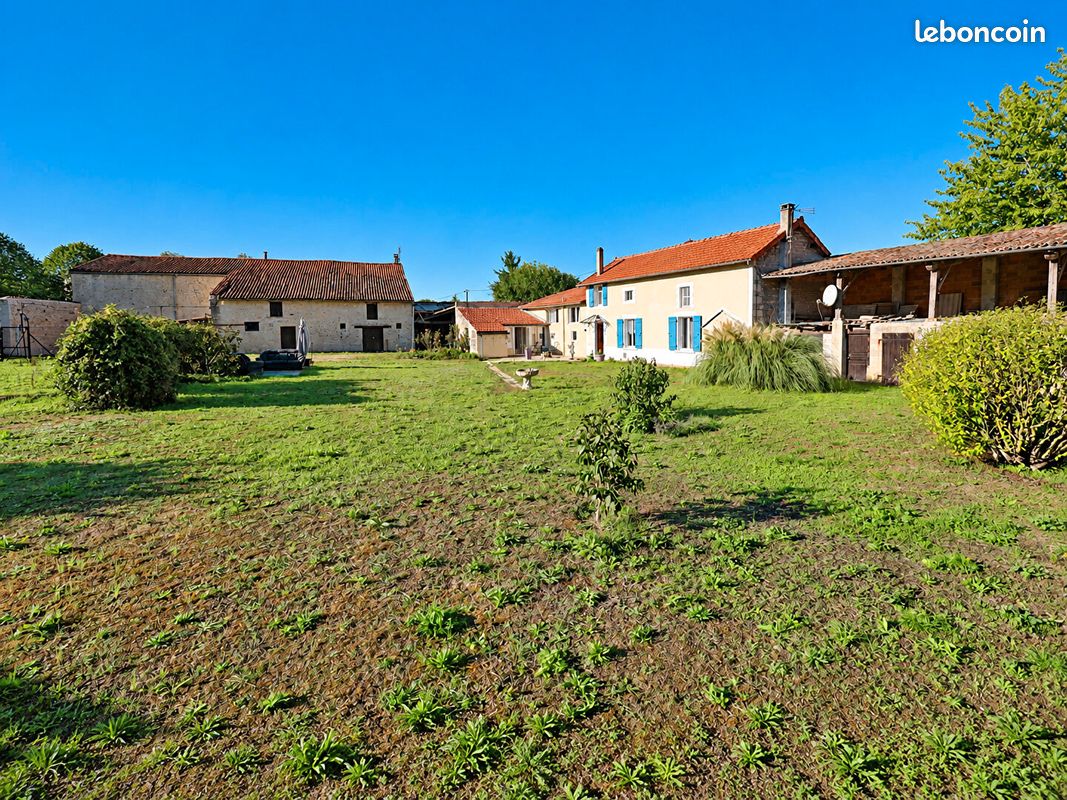 Maison 5 pièces 160 m² · à Tusson · 160 m² · 138 750 €