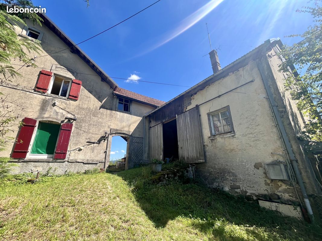 Maison 10 pièces 500 m² · à Cour-Saint-Maurice · 500 m² · 149 000 €