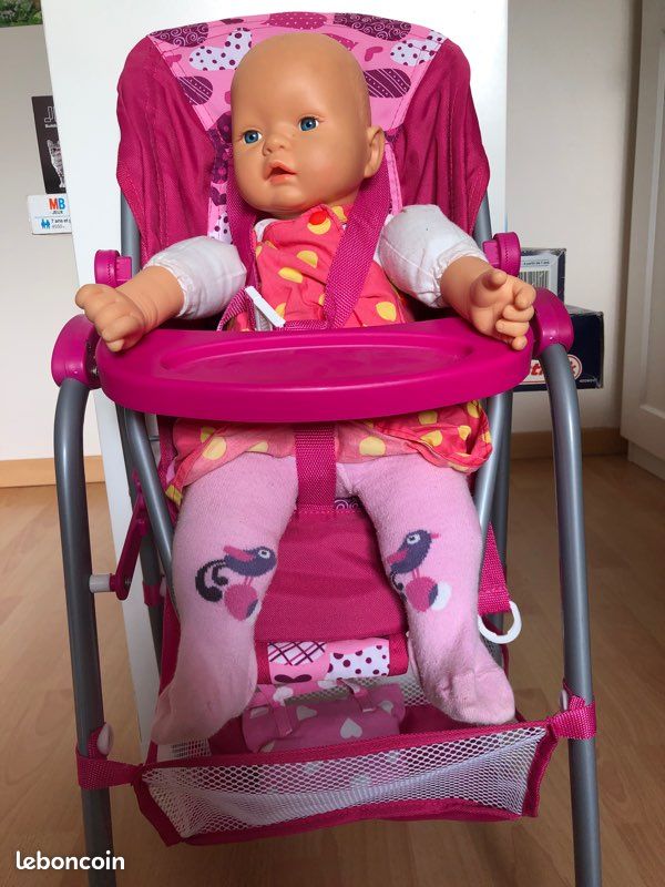 Poupée avec ses accessoires (image 1)