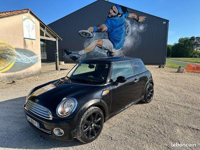 Mini Cooper 1,6l essence full black révisée (image 1)