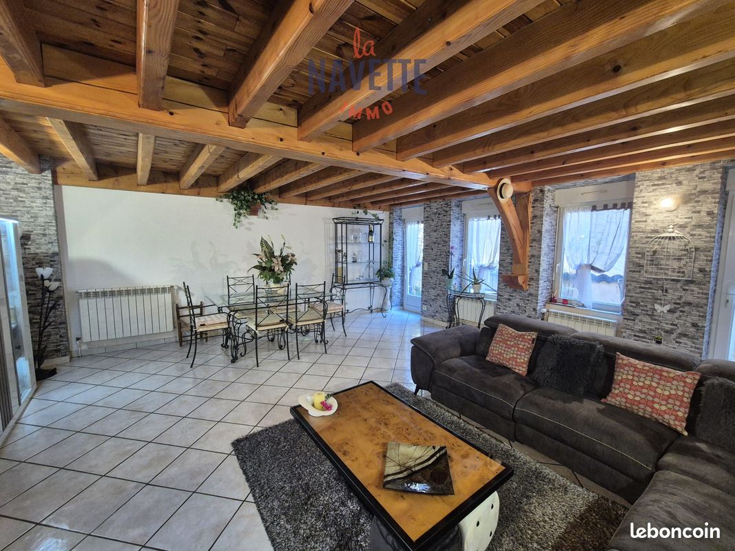 Maison 8 pièces 145 m² · à La Roche-Blanche · 145 m² · 250 000 €