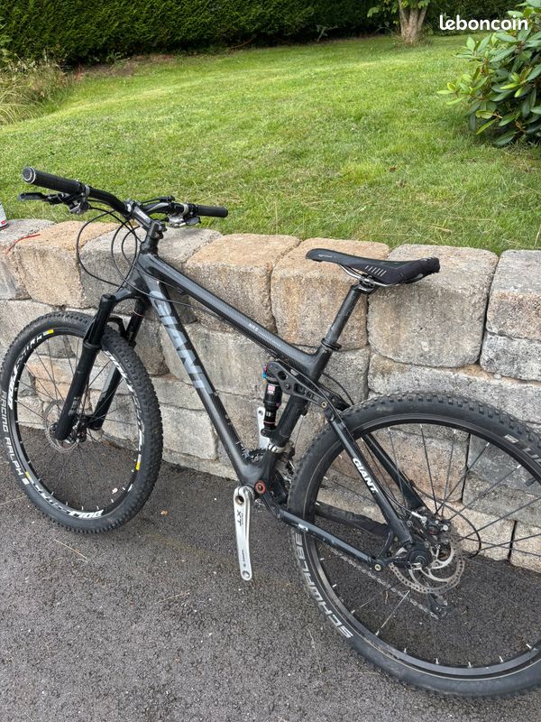 Vtt giant nrs composite full carbon Vélos