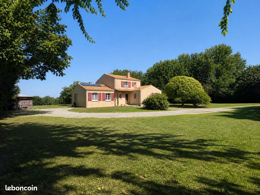 Maison 8 pièces 153 m² · à Petosse · 153 m² · 247 000 €