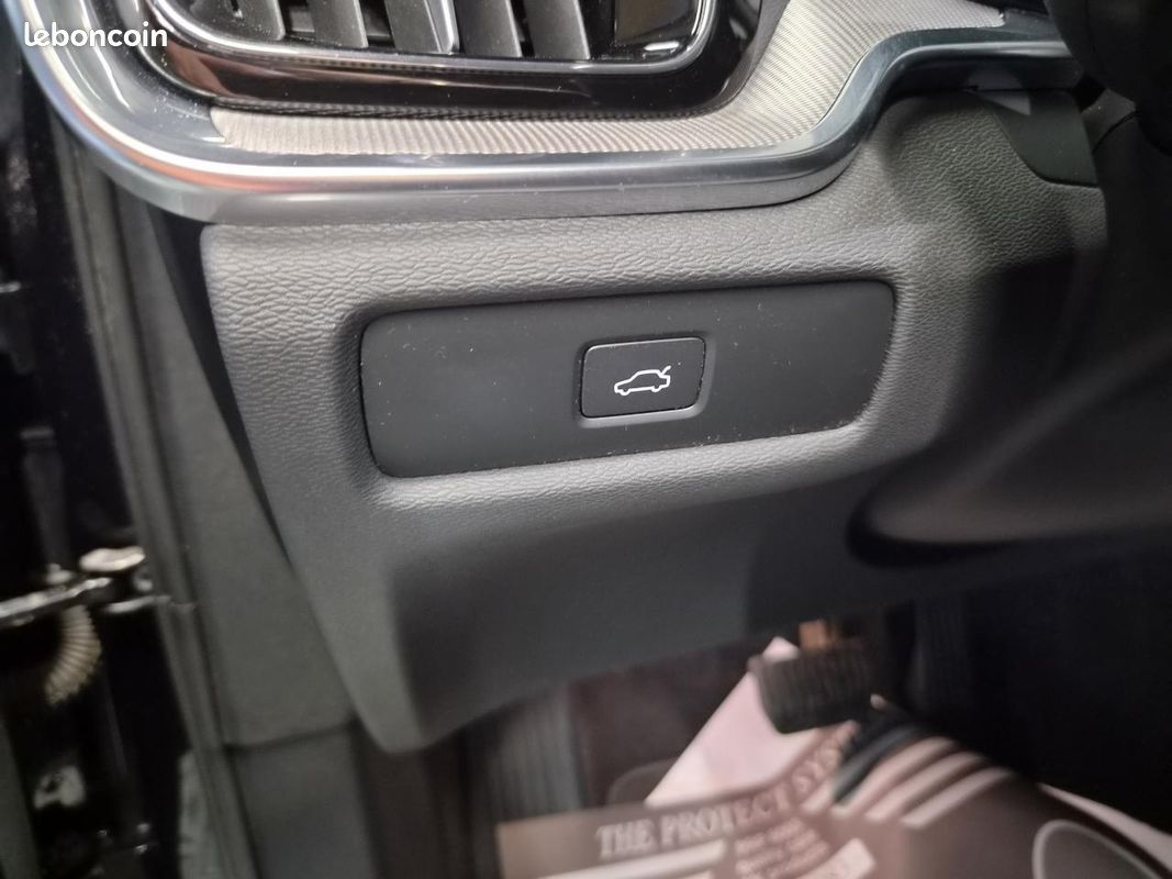 VOLVO V60 2.0 B4 197 Hybrid Style Dark Geartronic BVA (image 40)