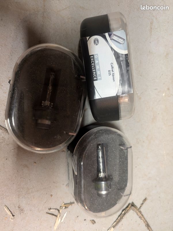 Ampoule xénon Hella D2S neuve jamais ouvert (image 1)