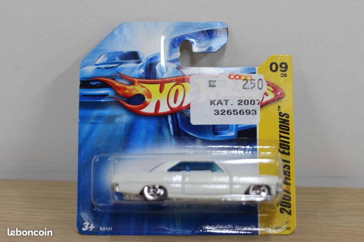 Hotwheels 1/64 '66 chevy nova 2007 first editions (white) n°k6141 die cast model (image 1)