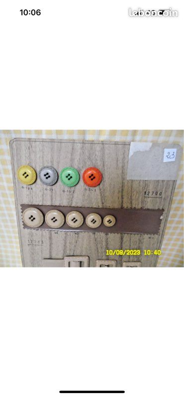 Mercerie Ancienne - Jolis Boutons Années 1940s En Bois Peint Sur Carte D'origine, Stock Français