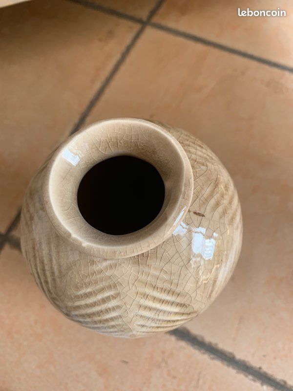 Vase (image 2)