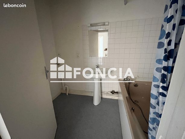 https://img.leboncoin.fr/api/v1/lbcpb1/images/f5/cc/46/f5cc467efcd4edeff671157ca3943e02c7ab2dea.jpg?rule=ad-image