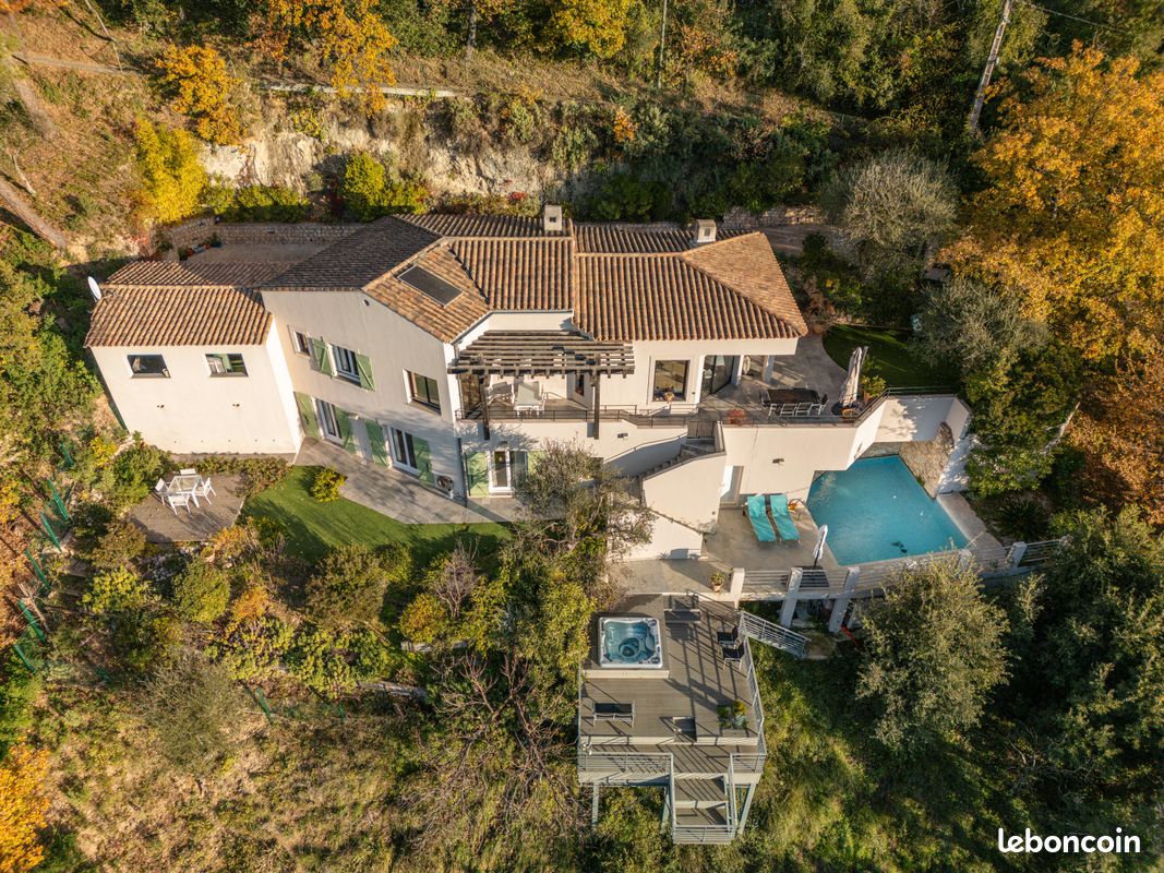 Maison 8 pièces 201 m² · à Castagniers · 201 m² · 850 000 €