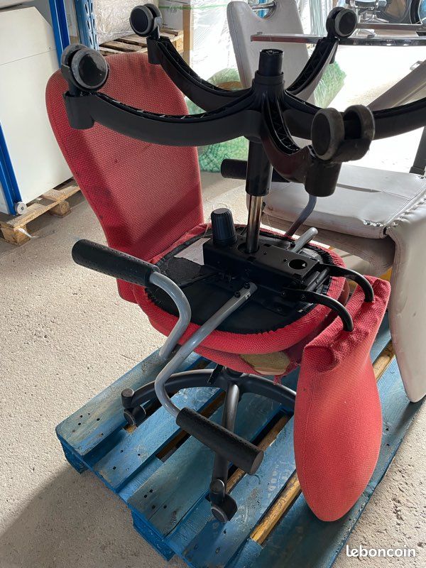 2 chaises de bureau tissus rouge (image 1)