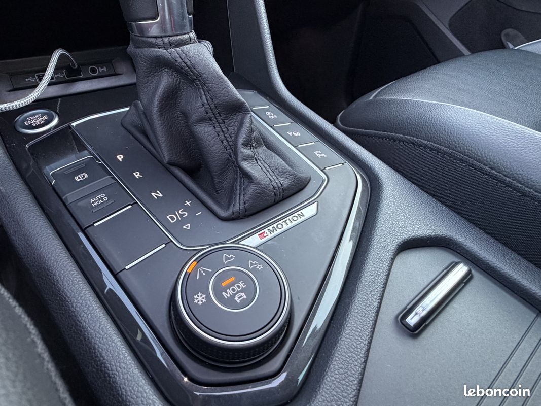VOLKSWAGEN Tiguan 2.0 TDI 190 CARAT EXCLUSIVE 4MOTION DSG7 - GARANTIE 12 MOIS (image 17)