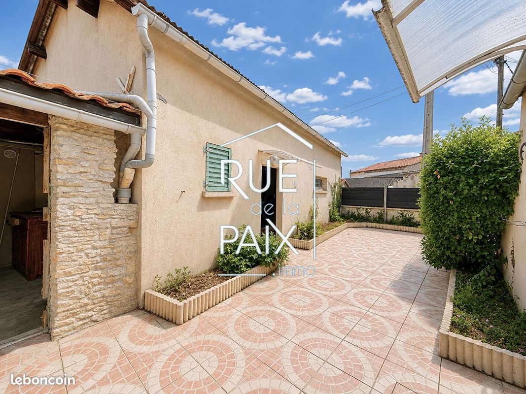 Maison 4 pièces 117 m² · à La Ferrière-en-Parthenay · 117 m² · 100 000 €