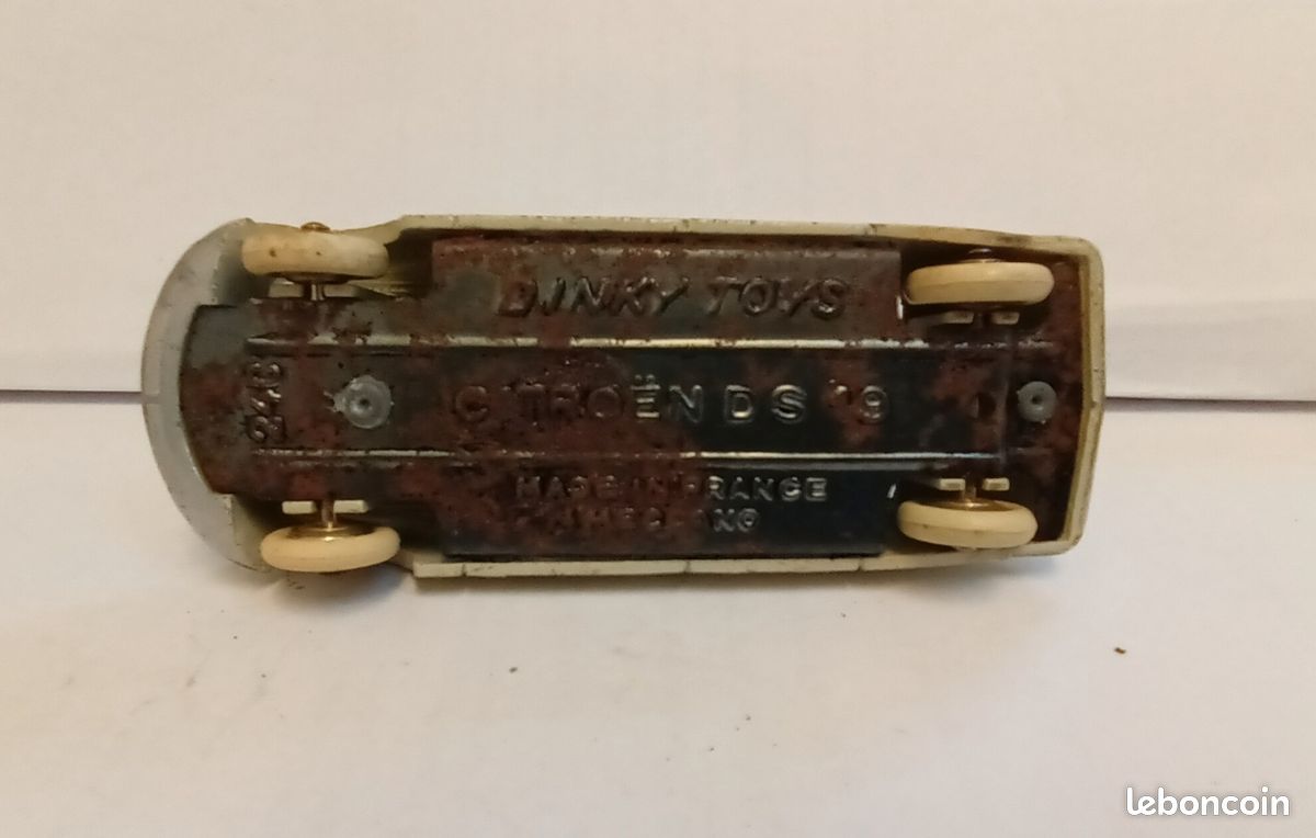 Dinky Toys Citroën DS 19 24C - 1/43 - Fabrication Française - Occasion