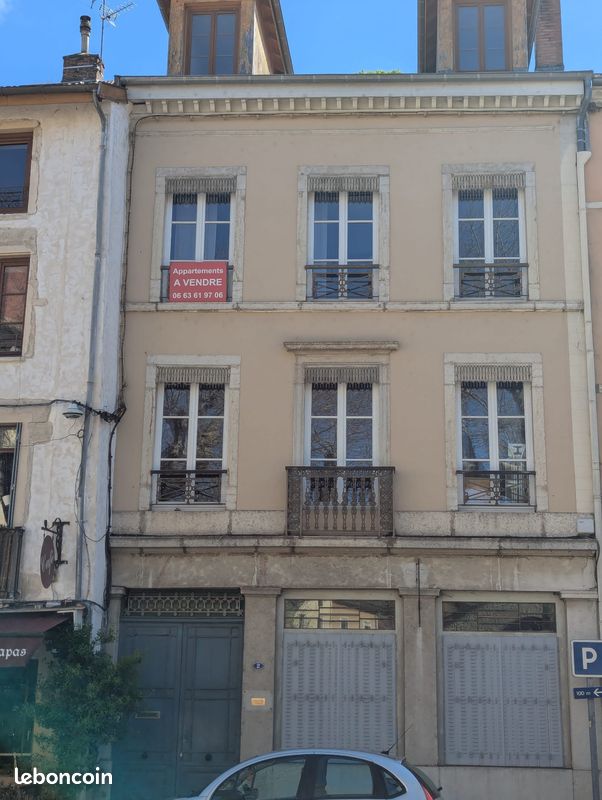 Local commercial 14 pièces 235 m² · à Crémieu · 235 m² · 665 000 €