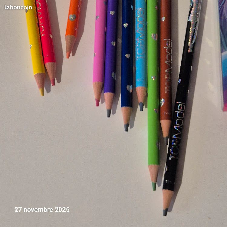Carnet de dessins top model et ses crayons de couleurs gommables (image 1)
