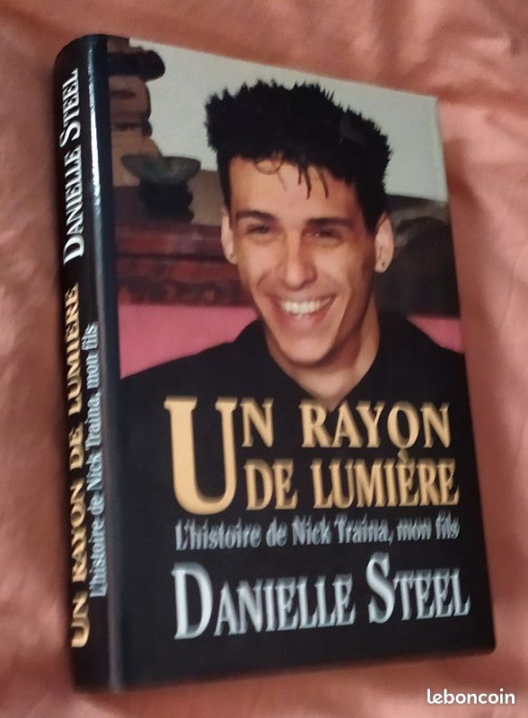Livre Danielle STEEL - un rayon de lumière (image 1)