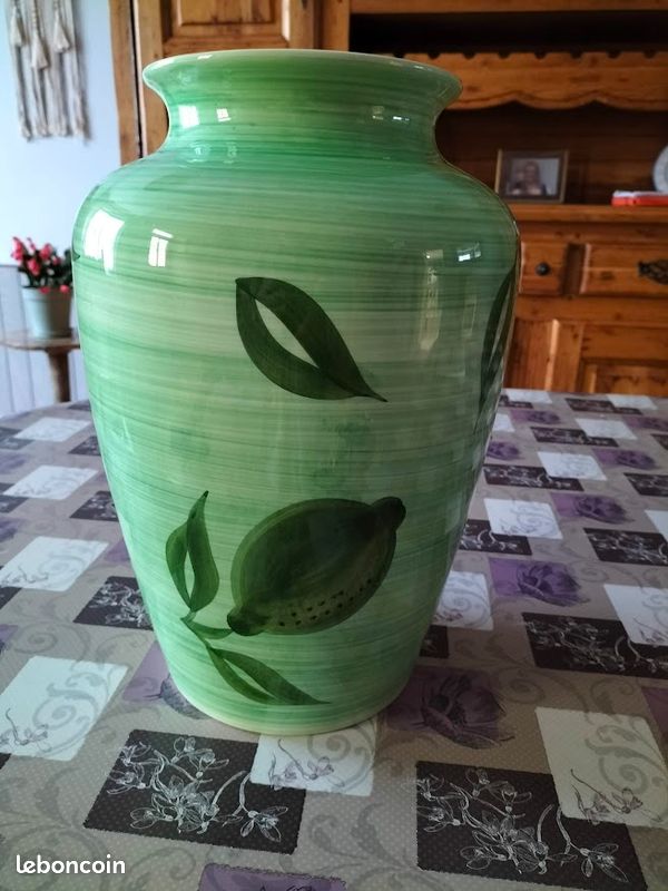 Vase (image 1)