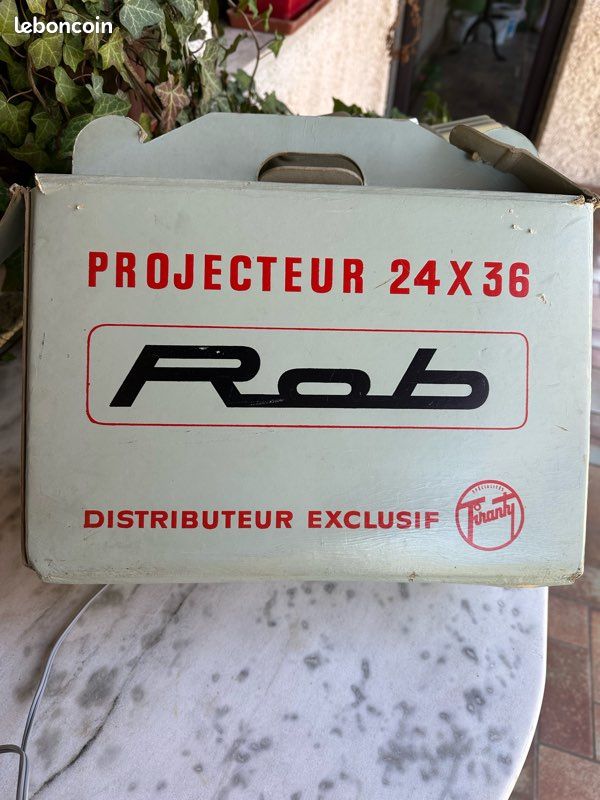 Ancien Projecteur 24 × 36 ROB années 50