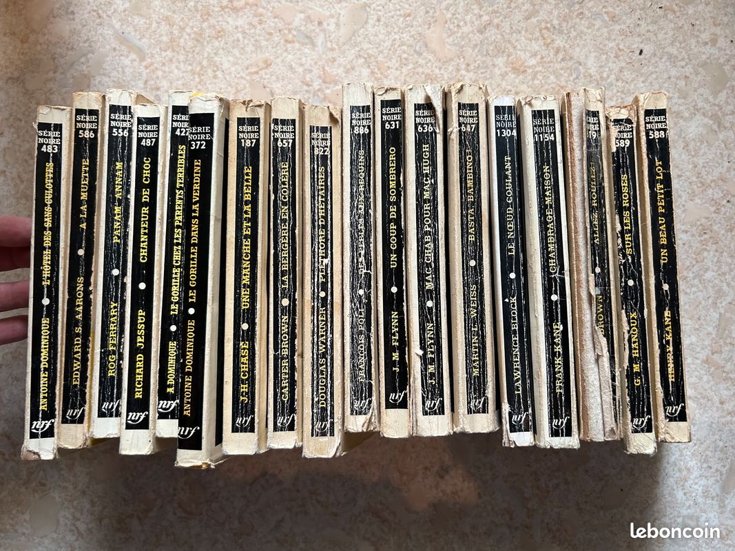 Lot de 18 livres policiers (image 1)
