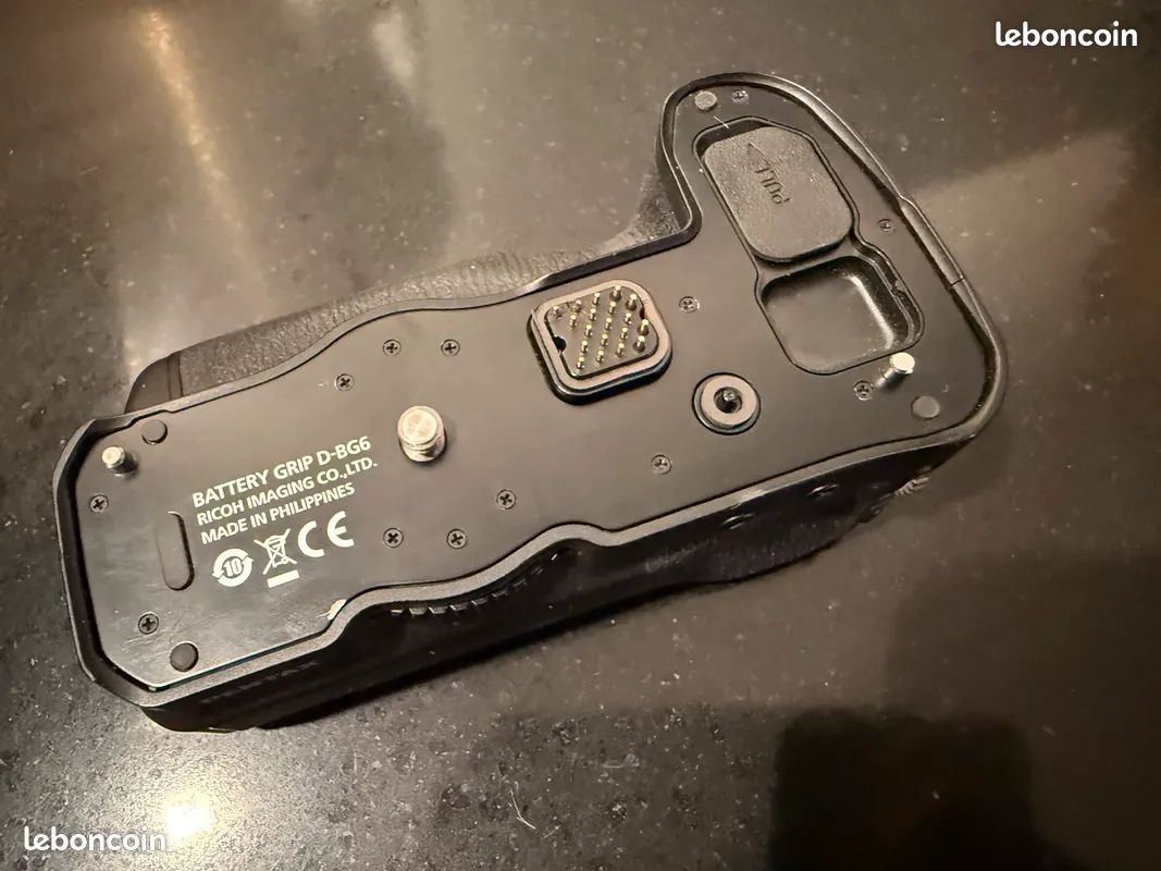 PENTAX K-1 NU avec poignée Grip D-BG6 et plein d'accessoires d'origine (image 15)