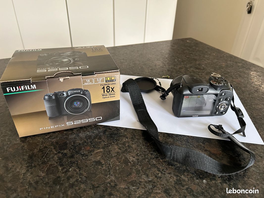 Appareil Photo Bridge Fujifilm FinePix S2950 – 18x Zoom Optique, Noir, Très Bon état