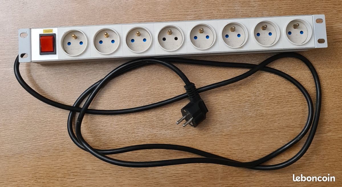 Bandeau de 9 prises avec interrupteur lumineux (image 1)