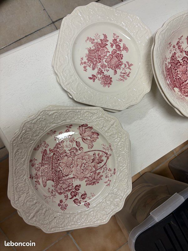 Service porcelaine complet - Blanc et rose (image 3)