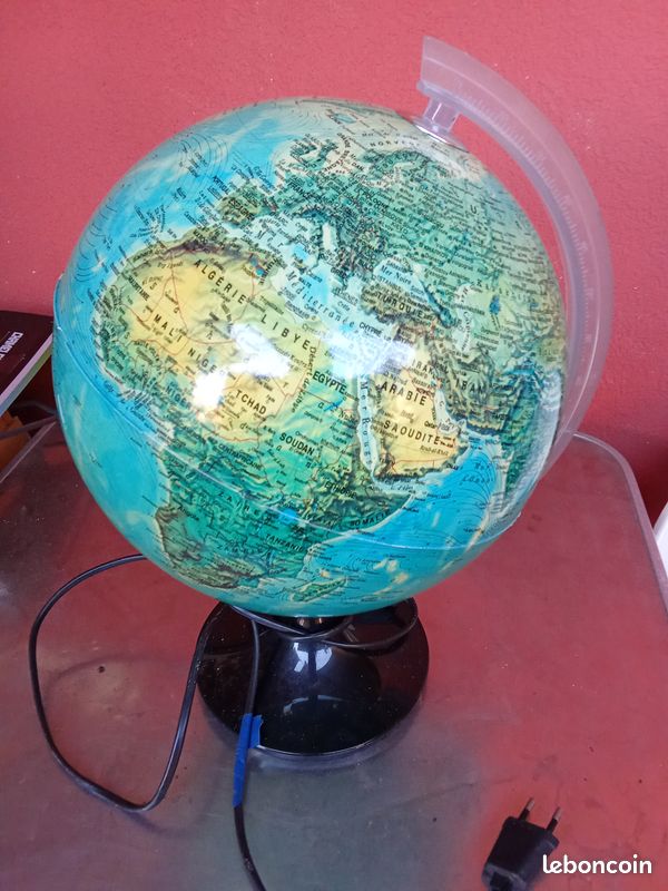 Luminaire globe terrestre (image 1)