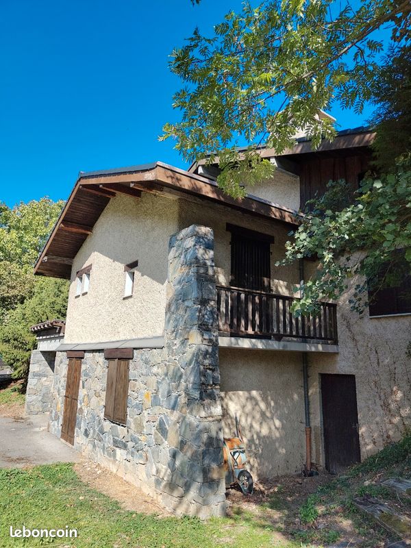 Maison 12 pièces 218 m² · à Salins-Fontaine · 218 m² · 720 000 €