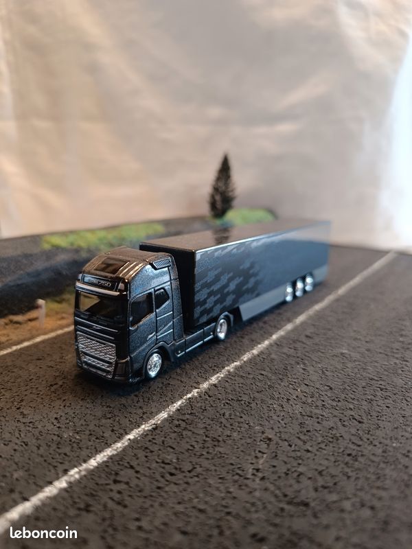 Camion EMEK Volvo FH16 GL 750 XL 4x2 Avec Remorque – Noir Et Blanc, 1/25, Neuf